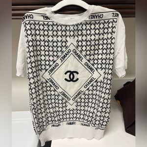 Women chanel sweater shirt very soft